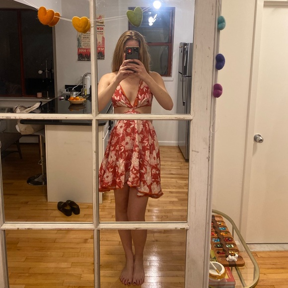 Floral mini cutout dress - Picture 2 of 5